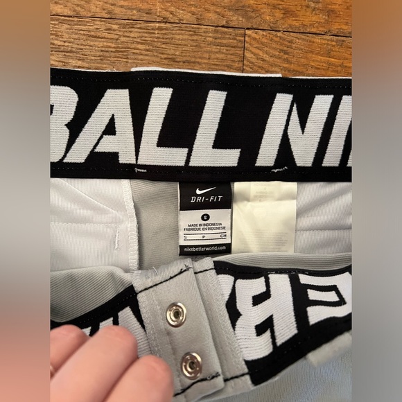 NWT Nike Men’s Grey and Black Double Pocket Stretchy Polyester Baseball Pants S - Picture 3 of 8